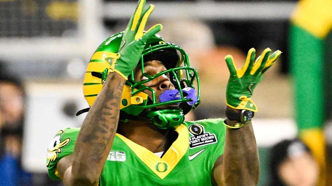  Dec 20, 2025; Eugene, OR, USA; Oregon Ducks wide receiver Malik Benson (4) makes a catch for a touchdown during the third quarter against the James Madison Dukes at Autzen Stadium. Mandatory Credit: Troy Wayrynen-Imagn Images | Troy Wayrynen-Imagn Images 