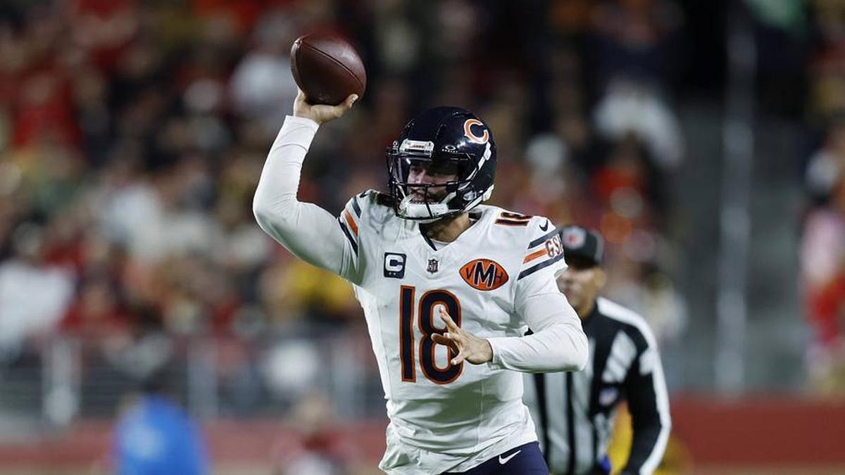 Dec 28, 2025; Santa Clara, California, USA; Chicago Bears quarterback Caleb Williams (18) throws a pass against the San Francisco 49ers in the second half at Levi's Stadium. Mandatory Credit: Sergio Estrada-Imagn Images | Sergio Estrada-Imagn Images 