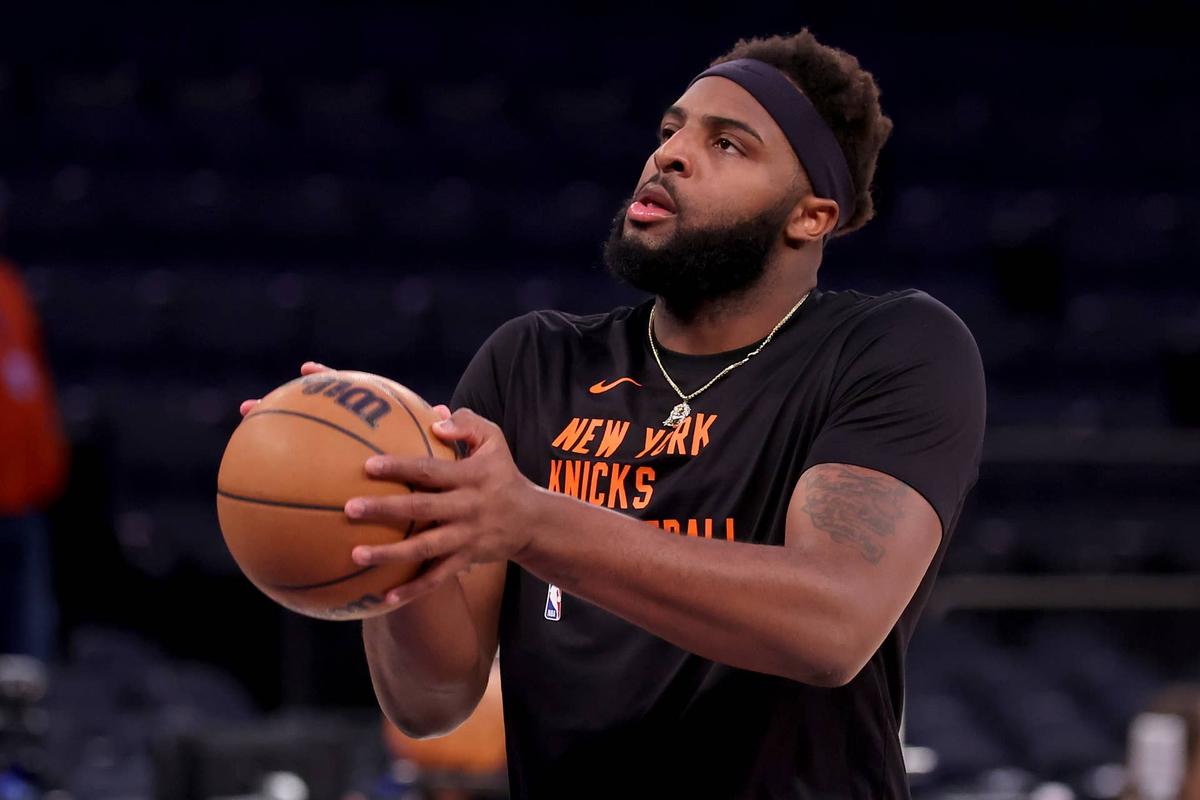  New York Knicks center Mitchell Robinson (23) warms up. Brad Penner-Imagn Images