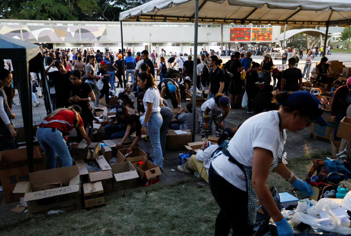 Volunteers organise donated goods at a collection center for people affected by the earthquakes that hit the country, in Caracas, Venezuela, June 26, 2026. REUTERS/Fausto Torrealba