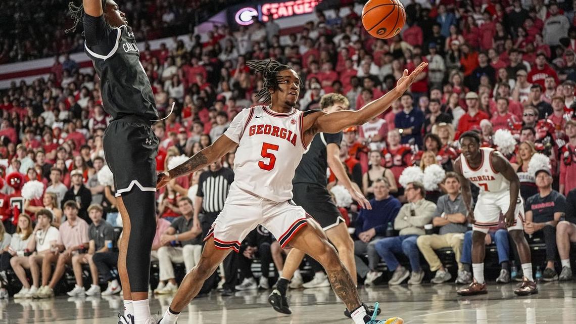 Georgia reaches 20 wins again, rolls past South Carolina on Senior Day 