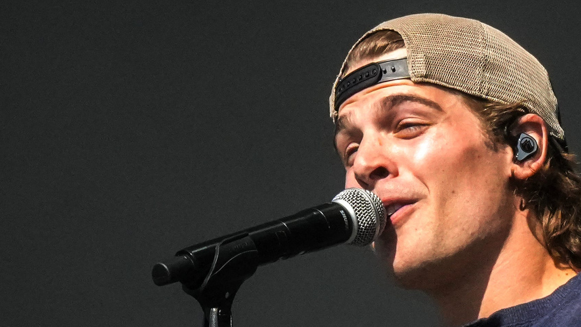 Final day at Bourbon & Beyond brought Amos Lee, Max McNown and more