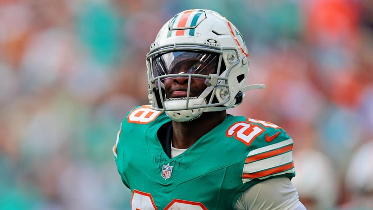  Dec 21, 2025; Miami Gardens, Florida, USA; Miami Dolphins running back De'Von Achane (28) reacts after scoring a touchdown during the first quarter against the Cincinnati Bengals at Hard Rock Stadium. Mandatory Credit: Sam Navarro-Imagn Images | Sam Navarro-Imagn Images 