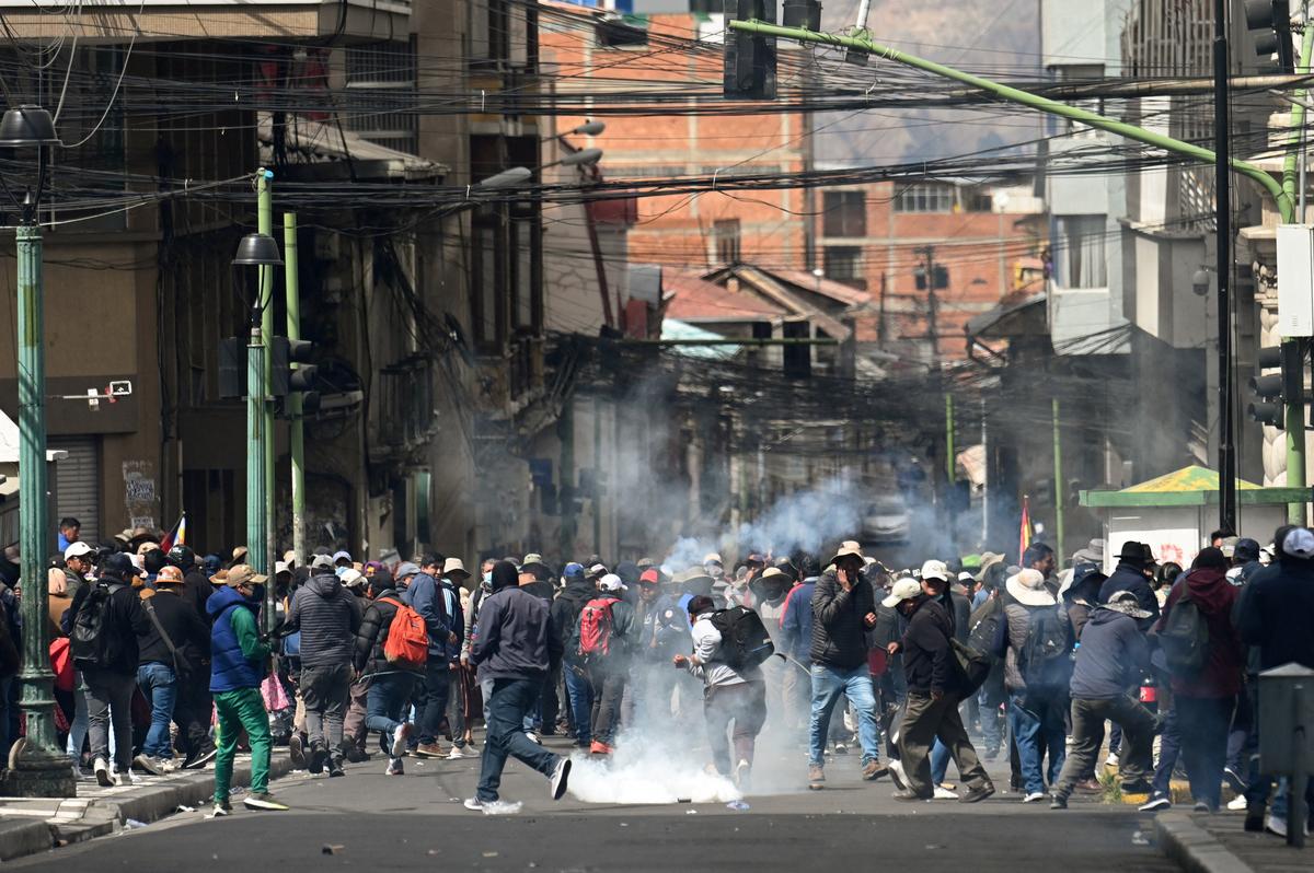Demonstrators run during a march calling for the resignation of Bolivia's President Rodrigo Paz, as the country's economic and fuel crisis worsens due to a shortage of U.S. dollars and falling domestic energy production, in La Paz, Bolivia May 22, 2026. REUTERS/Claudia Morales