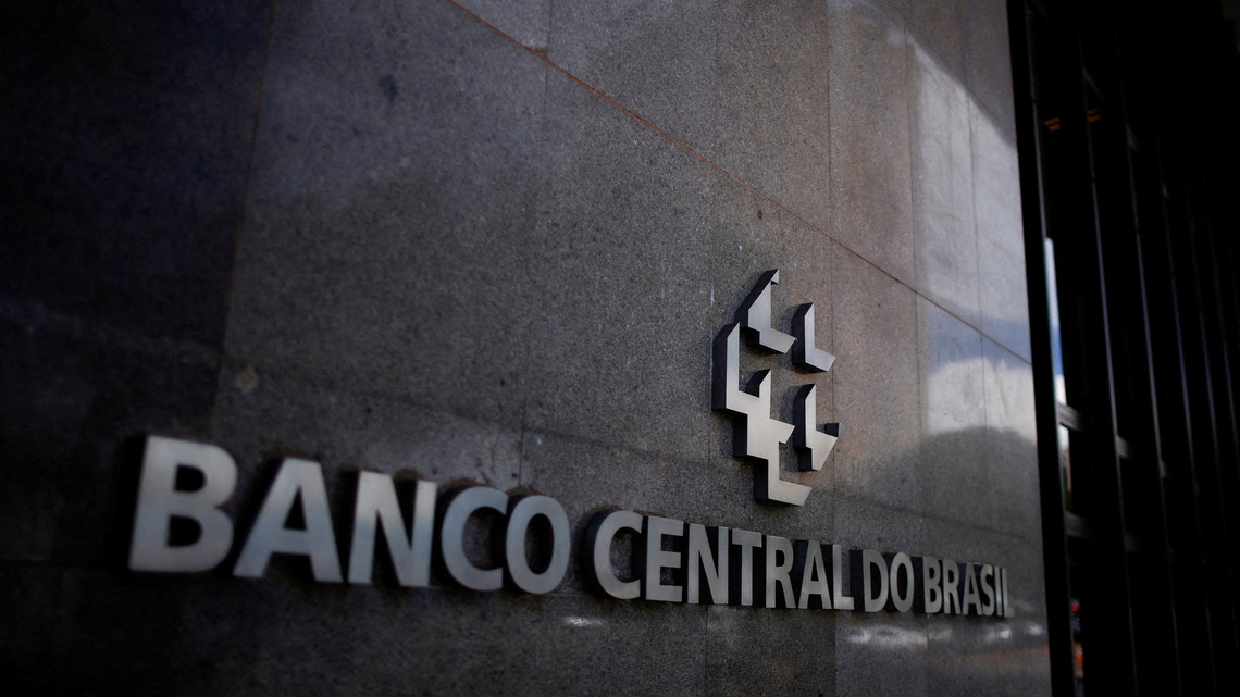 Brazil economists cut end-2026 interest rate forecast to 13.50% 