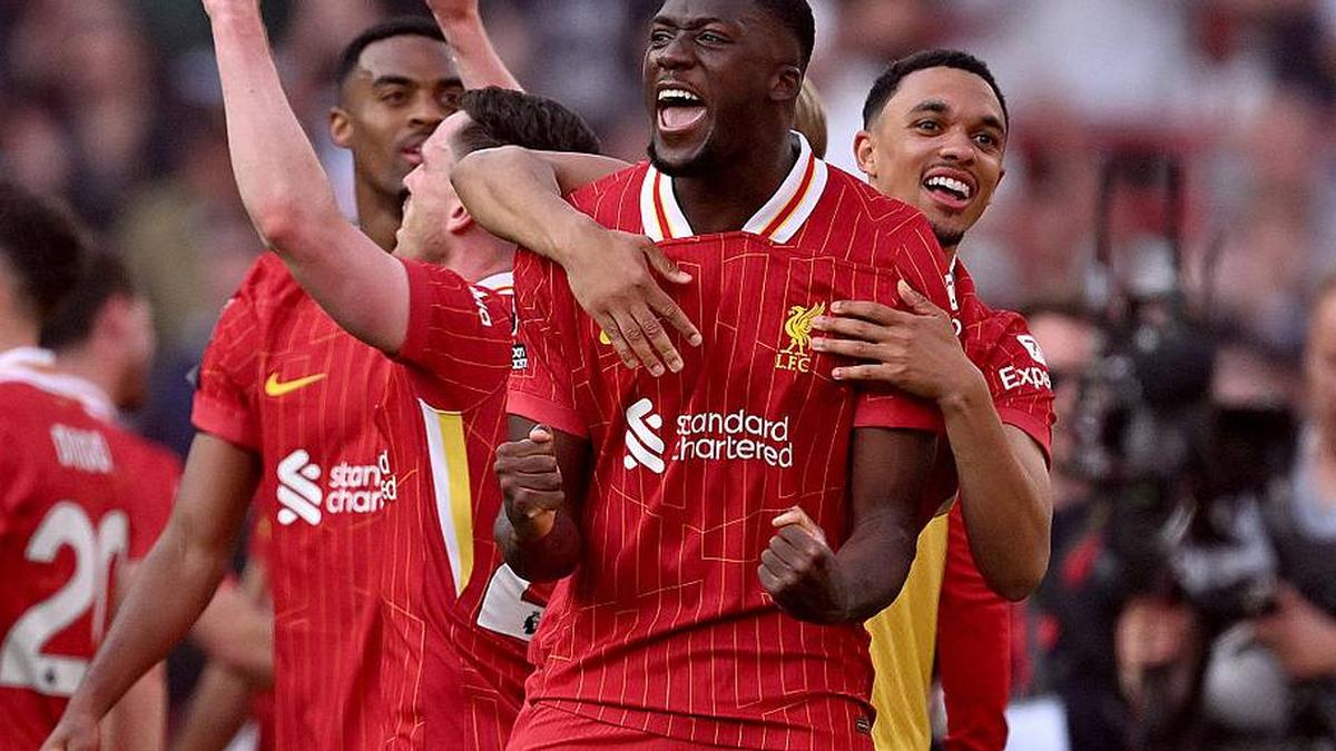  Ibrahima Konaté (front) and Trent Alexander-Arnold helped Liverpool win the 2024–25 Premier League title. | Andrew Powell/Liverpool FC/Getty Images 