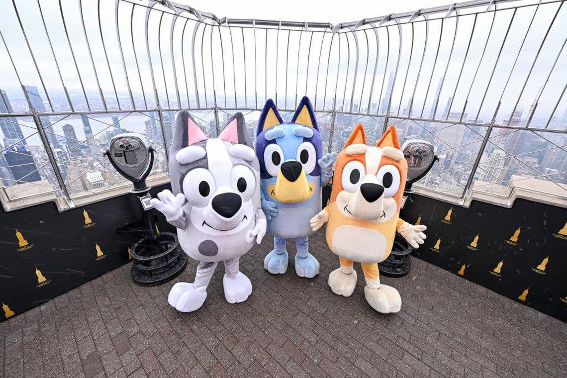  Muffin, Bluey and Bingo from the hit TV show visiting the Empire State Building. 