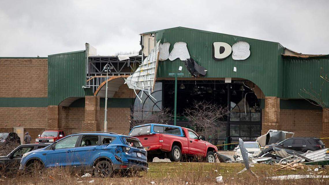 Tornadoes kill at least six people in Michigan and Oklahoma