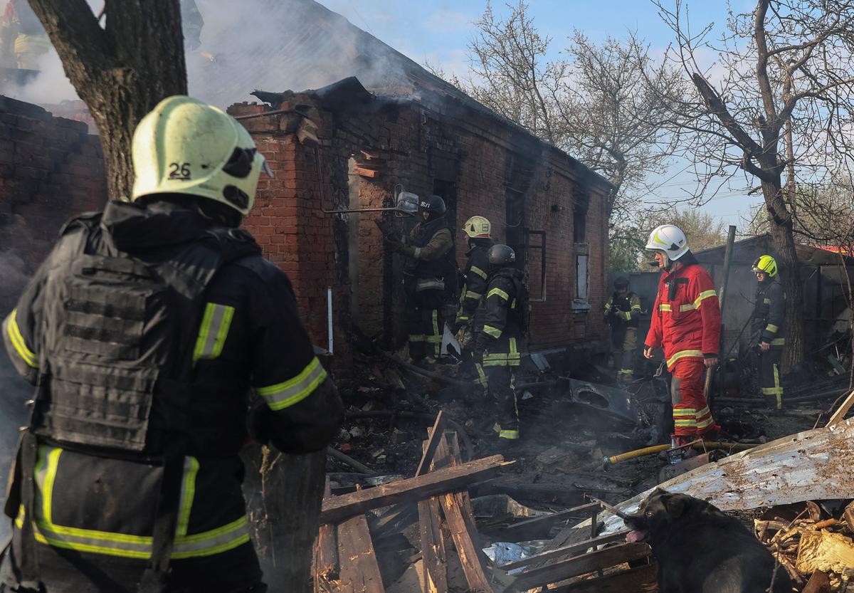 Rescuers work at the site of the private house hit by a Russian drone strike, amid Russia's attack on Ukraine, in Kharkiv, Ukraine May 6, 2026.  REUTERS/Vyacheslav Madiyevskyy