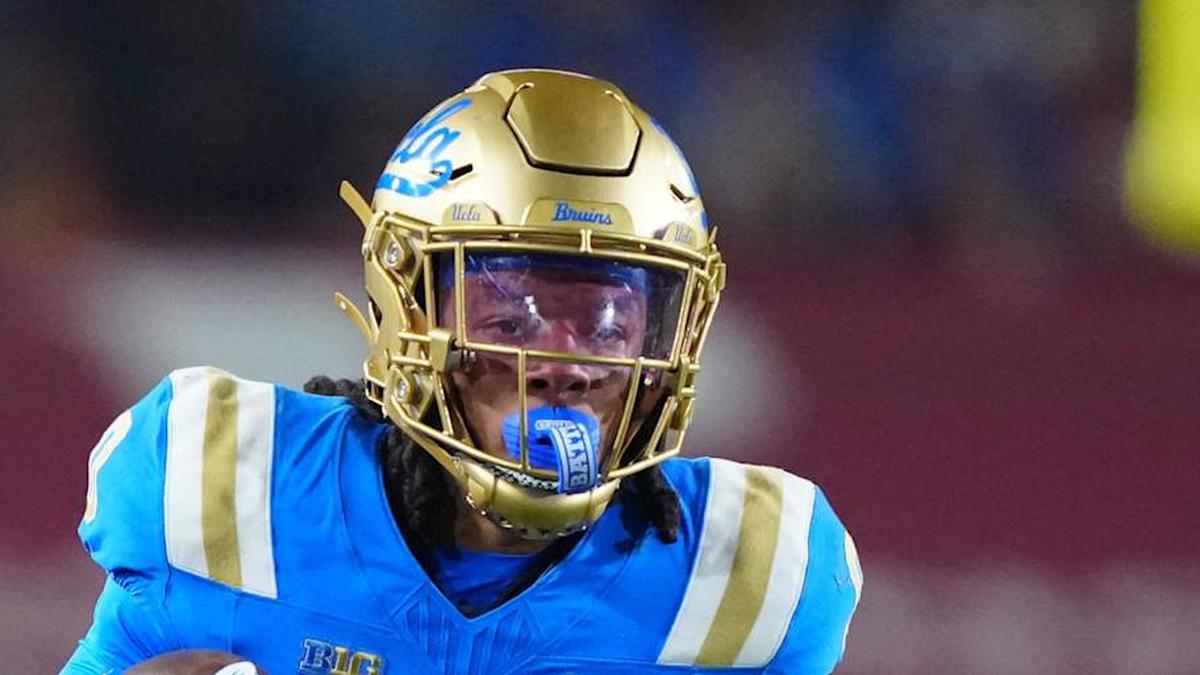  Nov 29, 2025; Los Angeles, California, USA; UCLA Bruins running back Jalen Berger (0) carries the ball against Southern California Trojans safety Kennedy Urlacher (28) in the first half at United Airlines Field at Los Angeles Memorial Coliseum. Mandatory Credit: Kirby Lee-Imagn Images | Kirby Lee-Imagn Images 