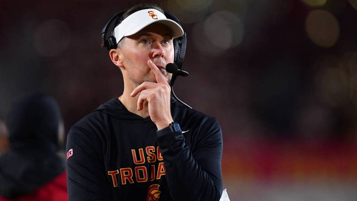  Nov 7, 2025; Los Angeles, California, USA; Southern California Trojans head coach Lincoln Riley watches game action against the Northwestern Wildcats during the second half at the Los Angeles Memorial Coliseum. Mandatory Credit: Gary A. Vasquez-Imagn Images | Gary A. Vasquez-Imagn Images 