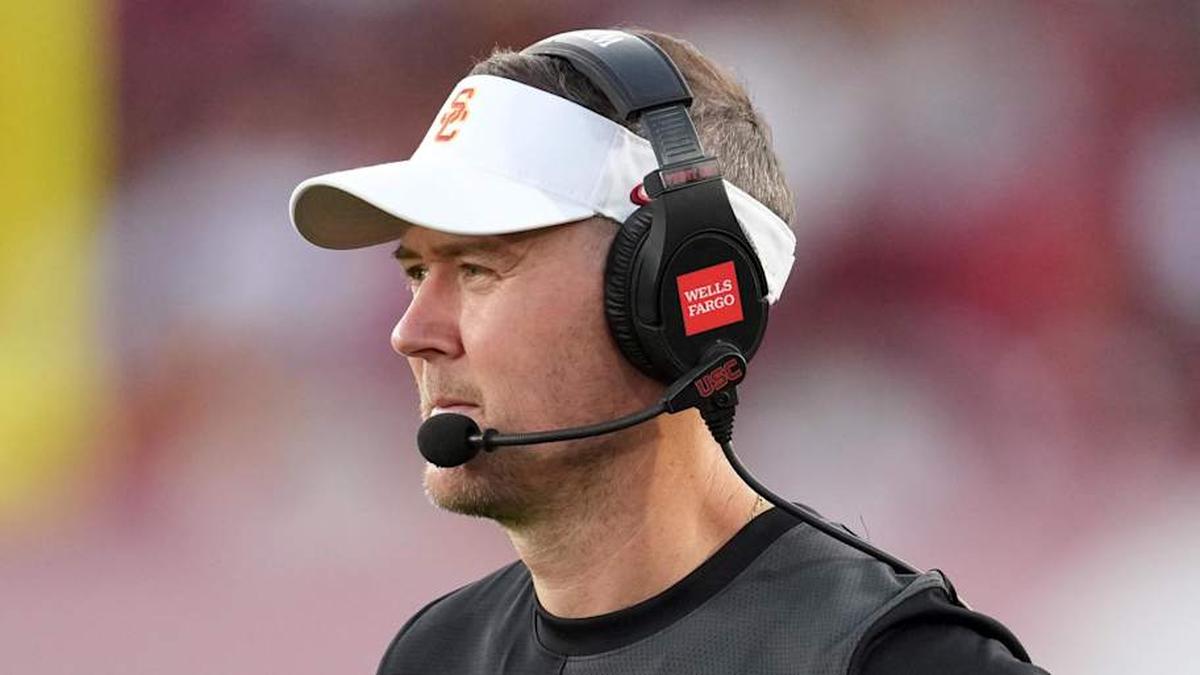  Aug 30, 2025; Los Angeles, California, USA; Southern California Trojans head coach Lincoln Riley watches from the sidelines against the Missouri State Bears in the first half at United Airlines Field at Los Angeles Memorial Coliseum. Mandatory Credit: Kirby Lee-Imagn Images | Kirby Lee-Imagn Images 