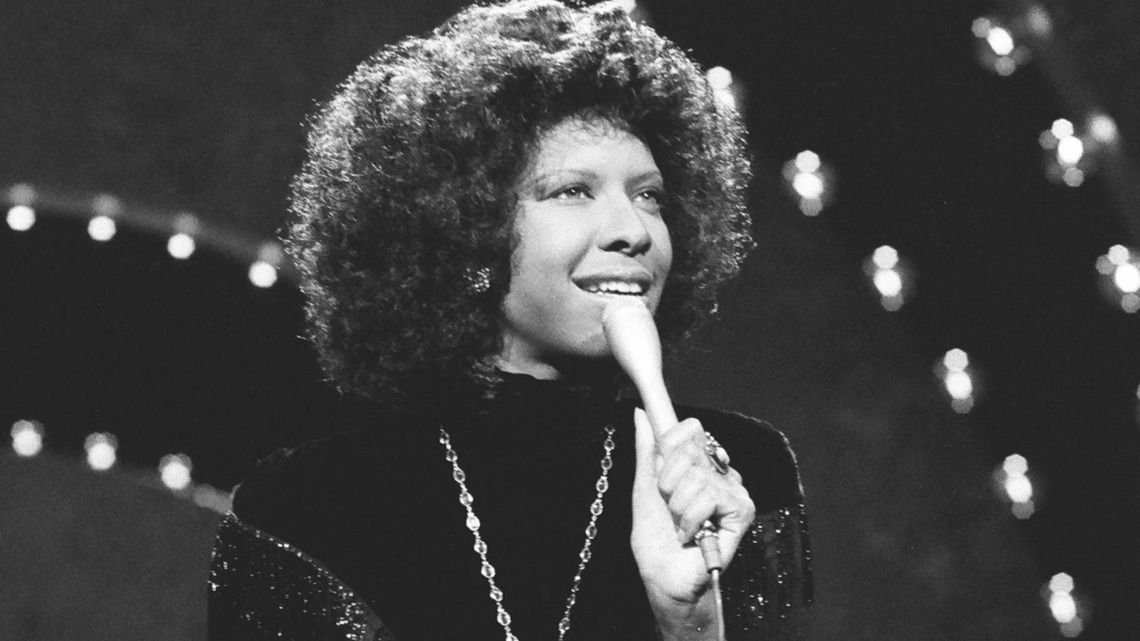 1975 No. 1 Pop Song, Sung by Nat King Cole's Daughter, Is Still a Beloved Hit 61 Years Later 