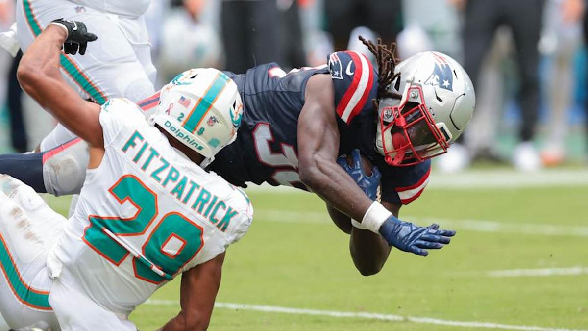  Sep 14, 2025; Miami Gardens, Florida, USA; New England Patriots running back Rhamondre Stevenson (38) carries the football against Miami Dolphins safety Minkah Fitzpatrick (29) during the fourth quarter at Hard Rock Stadium. Mandatory Credit: Sam Navarro-Imagn Images | Sam Navarro-Imagn Images 
