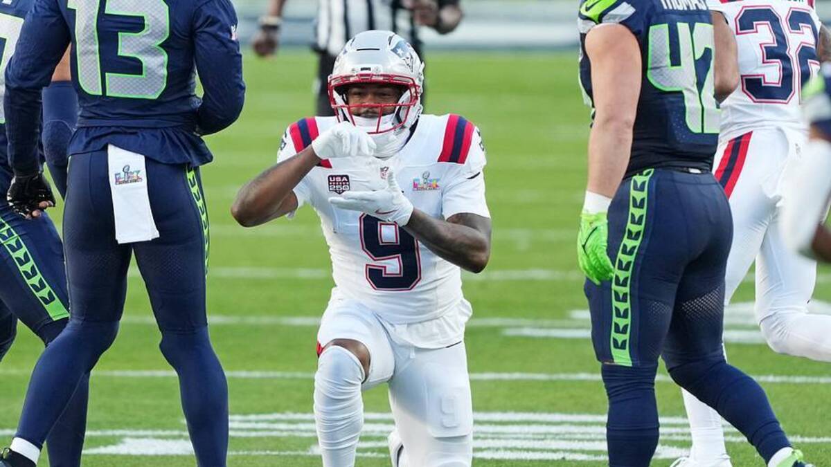  Feb 8, 2026; Santa Clara, CA, USA; New England Patriots wide receiver Kayshon Boutte (9) reats after a play during the first quarter against the Seattle Seahawks in Super Bowl LX at Levi's Stadium. Mandatory Credit: Darren Yamashita-Imagn Images | Darren Yamashita-Imagn Images 
