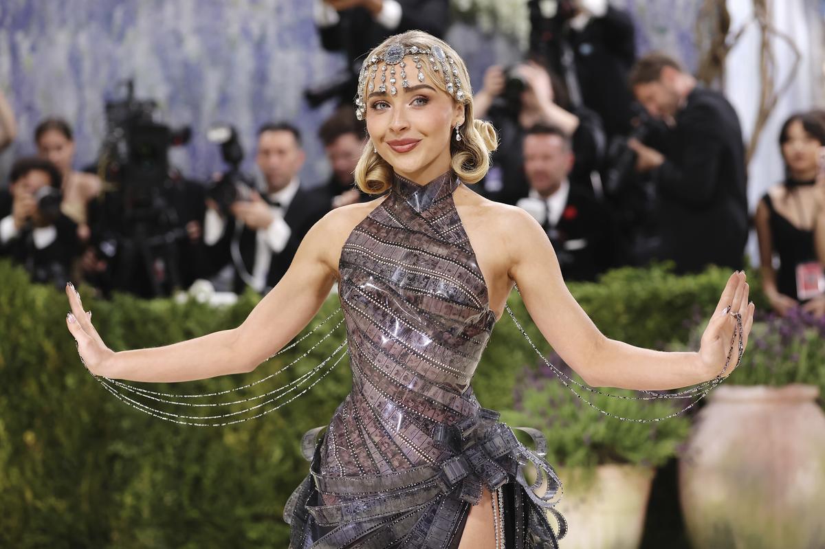  NEW YORK, NEW YORK – MAY 04: Sabrina Carpenter attends the 2026 Met Gala celebrating “Costume Art” at the Metropolitan Museum of Art on May 04, 2026 in New York City. (Photo by Mike Coppola/Getty Images) 