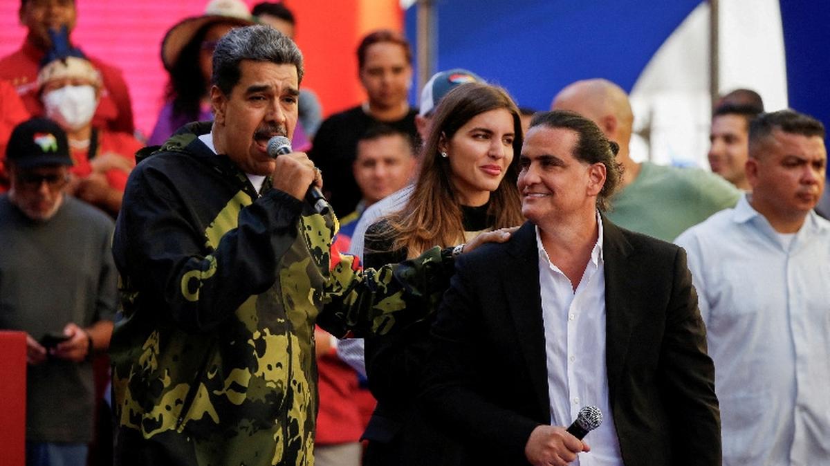 FILE PHOTO: Venezuela's President Nicolas Maduro and Colombian businessman Alex Saab attend an event, in Caracas, Venezuela  January 23, 2024. REUTERS/Leonardo Fernandez Viloria/File Photo