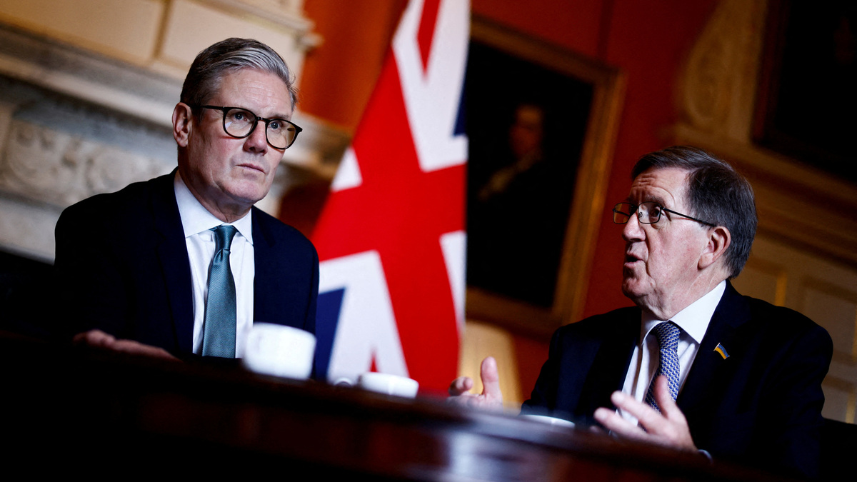 FILE PHOTO: Britain's Prime Minister Keir Starmer (L) listens to Member of the House of Lords George Robertson (R) during a joint meeting with Britain's Defence Secretary John Healey (unseen) at 10 Downing Street, in London, on July 16, 2024.     BENJAMIN CREMEL/Pool via REUTERS/File Photo