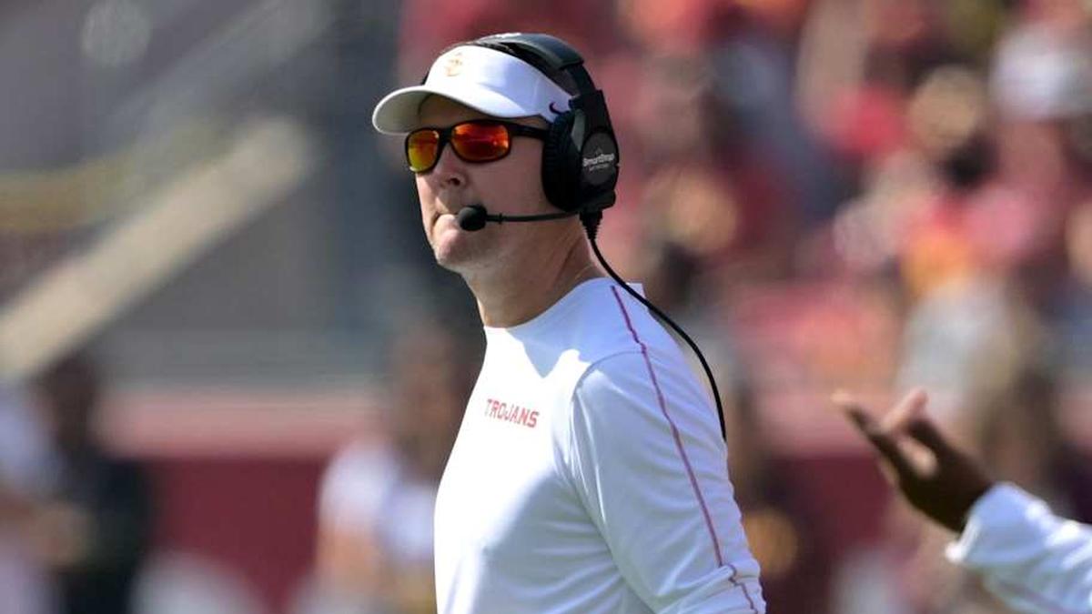  Oct 12, 2024; Los Angeles, California, USA; USC Trojans head coach Lincoln Riley during a time out against the Penn State Nittany Lions in the first half at United Airlines Field at Los Angeles Memorial Coliseum. Mandatory Credit: Jayne Kamin-Oncea-Imagn Images | Jayne Kamin-Oncea-Imagn Images 