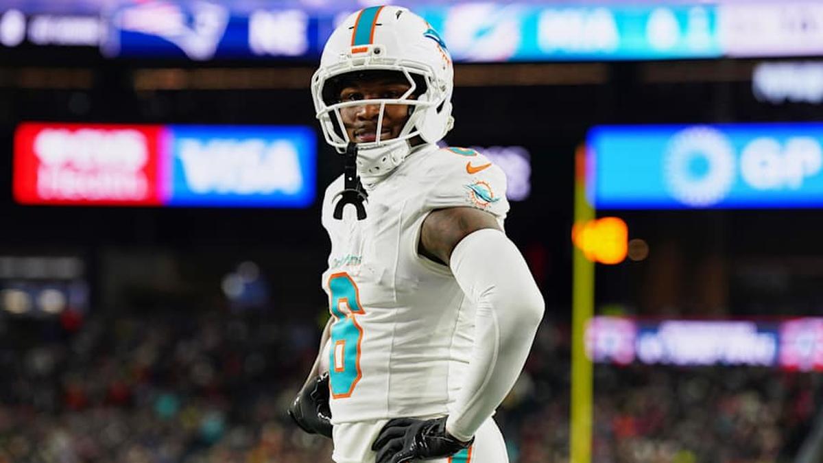  Miami Dolphins wide receiver Malik Washington (6) reacts after catching a two-yard pass for a touchdown thrown by quarterback Quinn Ewers (not pictured) against the New England Patriots during the second quarter at Gillette Stadium. | David Butler II-Imagn Images 