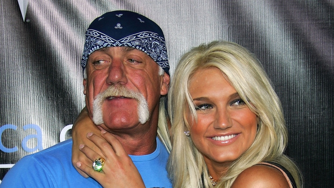 Brooke Hogan Bashes Police After Release of Dad Hulk Hogan's Death Report 