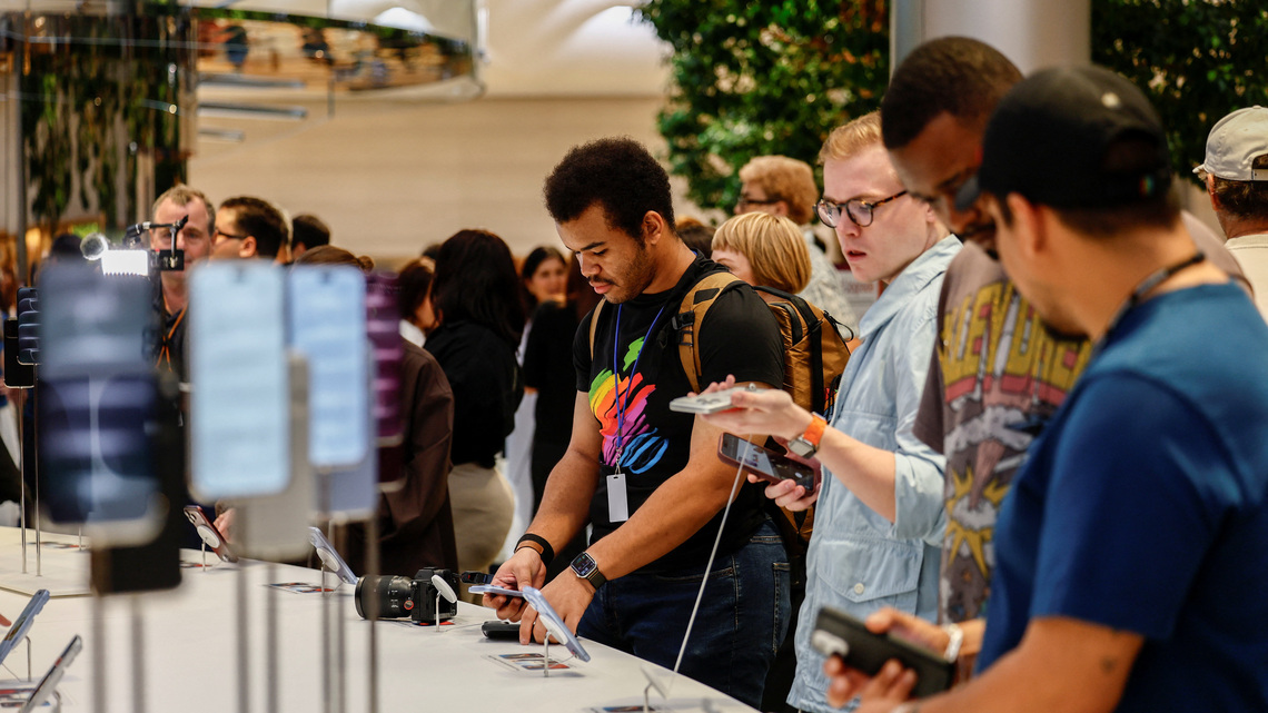 Global smartphone shipments record worst third quarter in 14 years amid memory shortage 