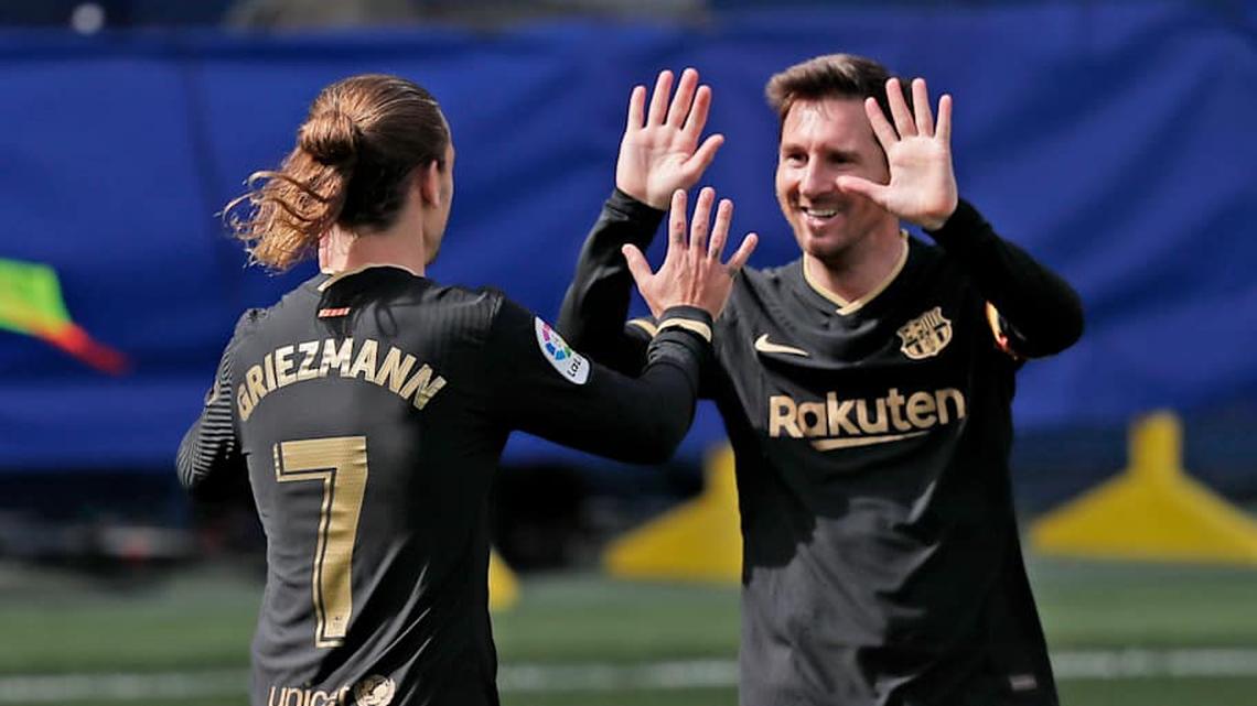 Antoine Griezmann (left) can match Lionel Messi for Player of the Month awards. | David S. Bustamante/Soccrates/Getty Images 