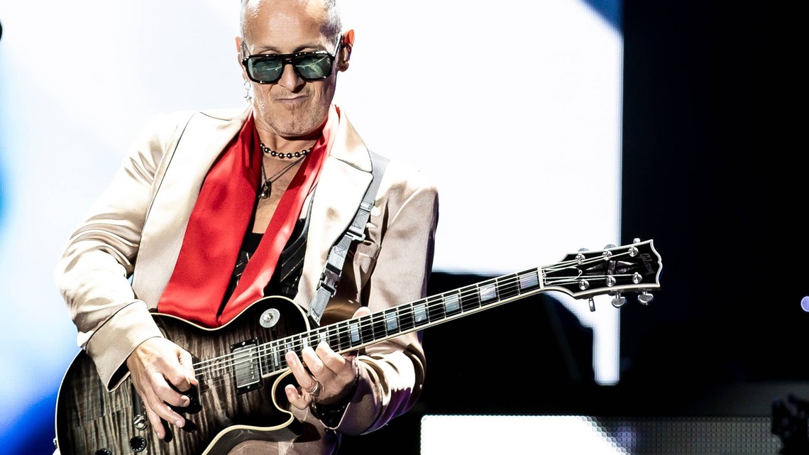 1992 Rock Legend, Who Replaced Late Guitar Hero Steve Clark, Shares Tragic Health Update 