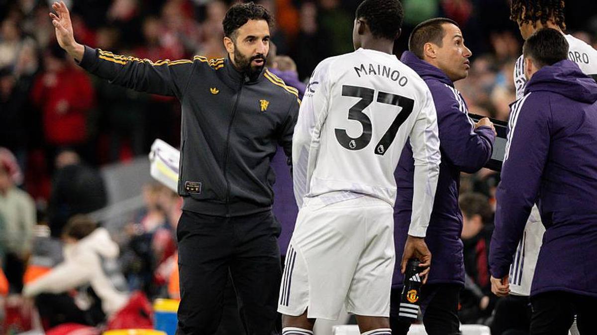  Kobbie Mainoo was pushed to the fringes. | Ash Donelon/Manchester United/Getty Images 
