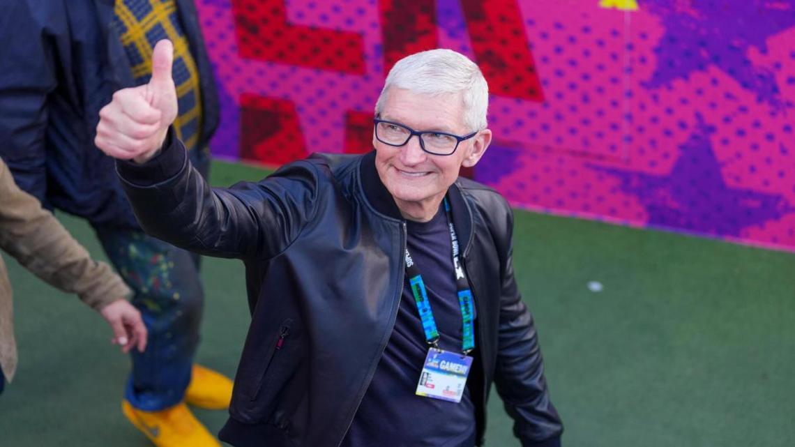 Early Apple stock investors now earn a 5.2 percent dividend yield 