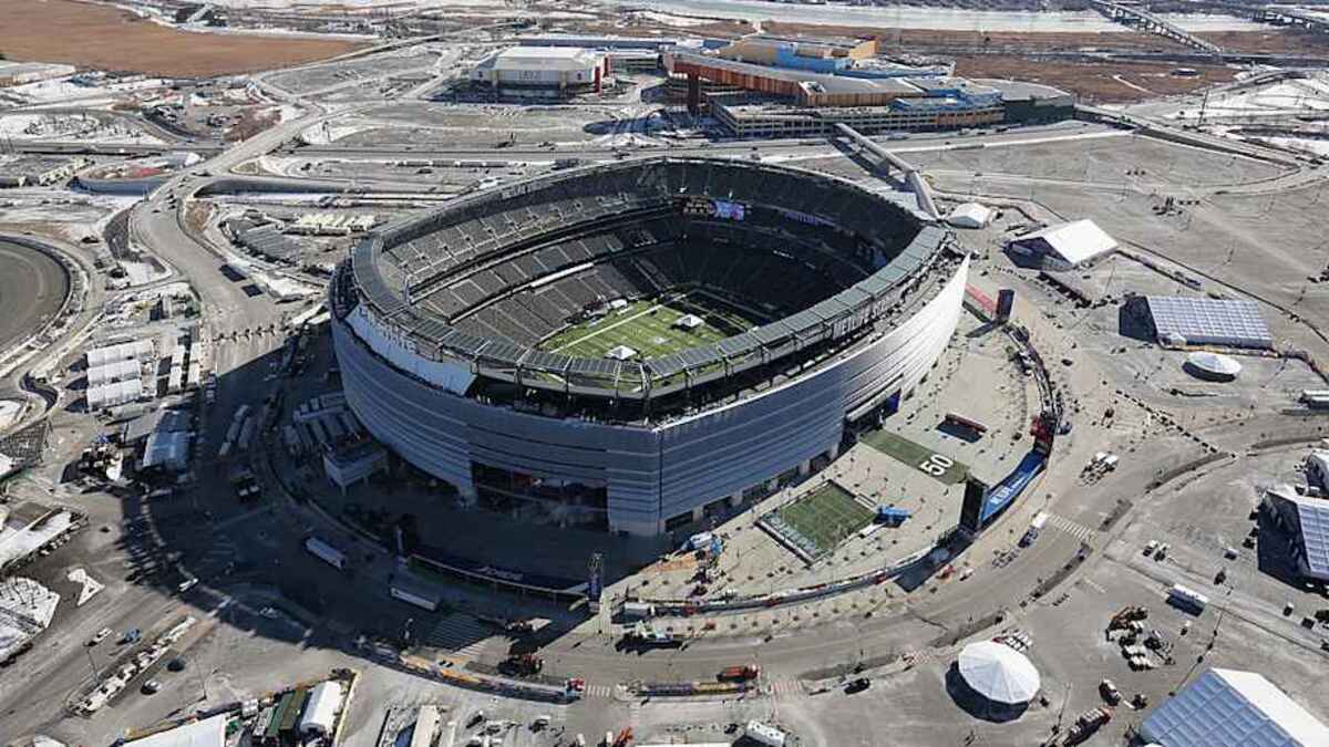  MetLife transportation costs have been a major source of contention. | John Moore/Getty Images 