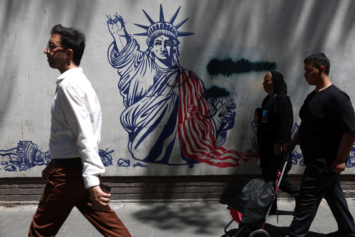People walk past an anti-U.S. mural on a street in Tehran, Iran, June 1, 2026. Majid Asgaripour/WANA (West Asia News Agency) via REUTERS