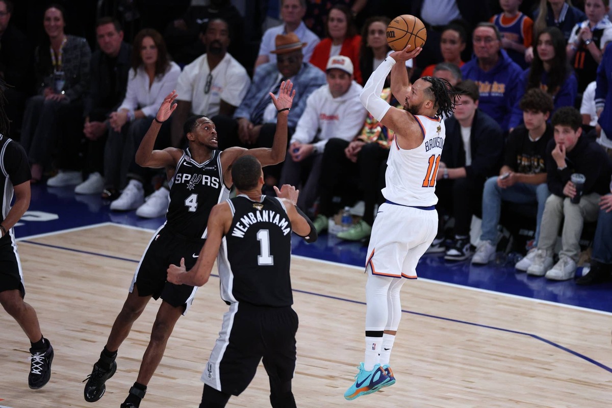  Jun 8, 2026; New York, New York, USA; New York Knicks guard Jalen Brunson (11) shoots against San Antonio Spurs guard De'aaron Fox (4) in the fourth quarter during game three of the 2026 NBA Finals at Madison Square Garden. Mandatory Credit: Vincent Carchietta-Imagn Images 