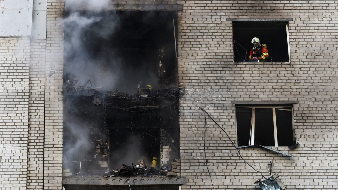 Russian strikes shut Ukraine's biggest steelmaker, kill five in Kyiv