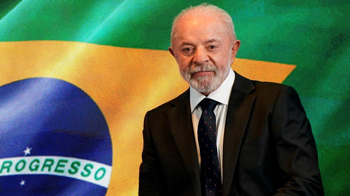 FILE PHOTO: Brazilian President Luiz Inacio Lula da Silva looks on as he speaks to reporters following his White House meeting with U.S. President Donald Trump, at the Brazilian Embassy in Washington, D.C., U.S., May 7, 2026. REUTERS/Elizabeth Frantz/File Photo