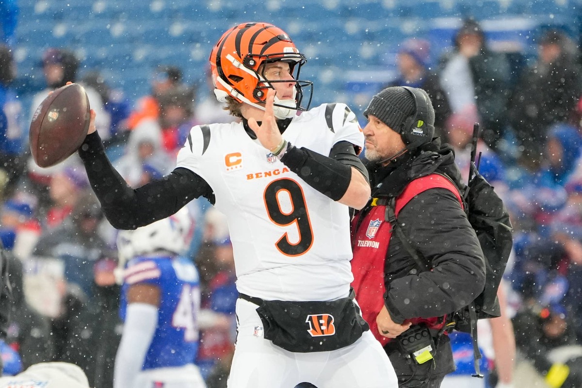  Dec 7, 2025; Orchard Park, New York, USA; Cincinnati Bengals quarterback Joe Burrow (9) warms up before the game against the Buffalo Bills at Highmark Stadium. Mandatory Credit: Gregory Fisher-Imagn Images