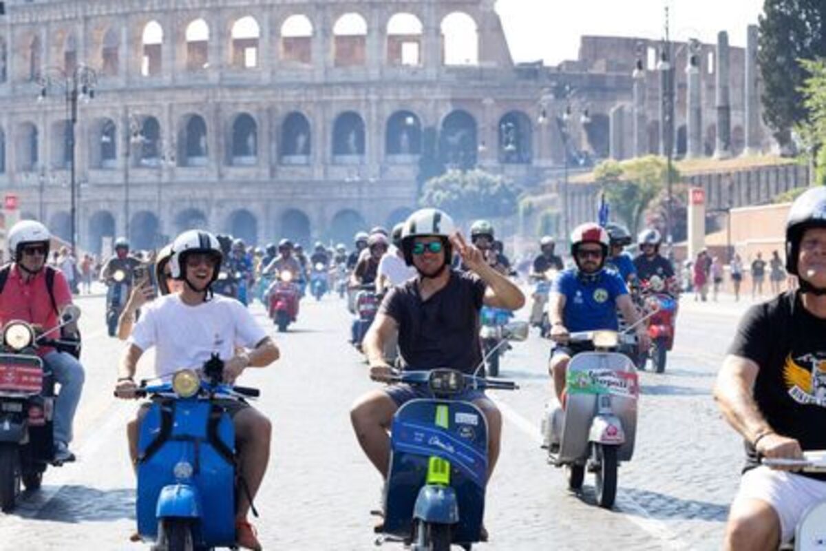 Vespa riders drive past the Colosseum on the last day of “Vespa Roma 2026 - 80 Years of an Icon”, a four days global gathering marking the 80th anniversary of the iconic Italian scooter brand, in Rome, Italy, June 27, 2026. REUTERS/Remo Casilli