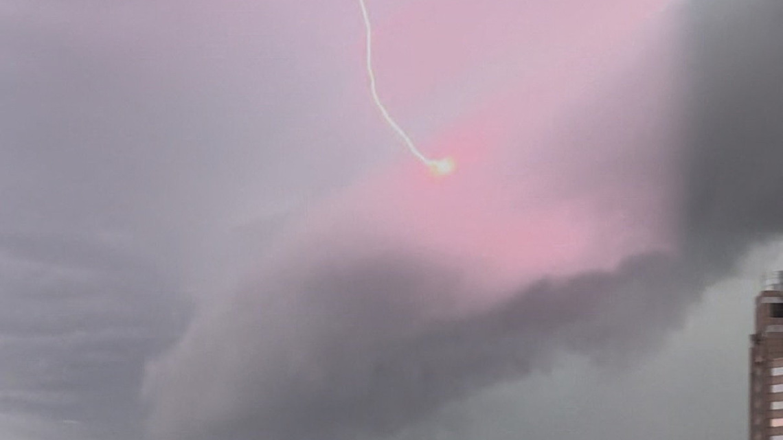 At least 2 dead, hundreds of thousands without power after severe US Midwest storms 