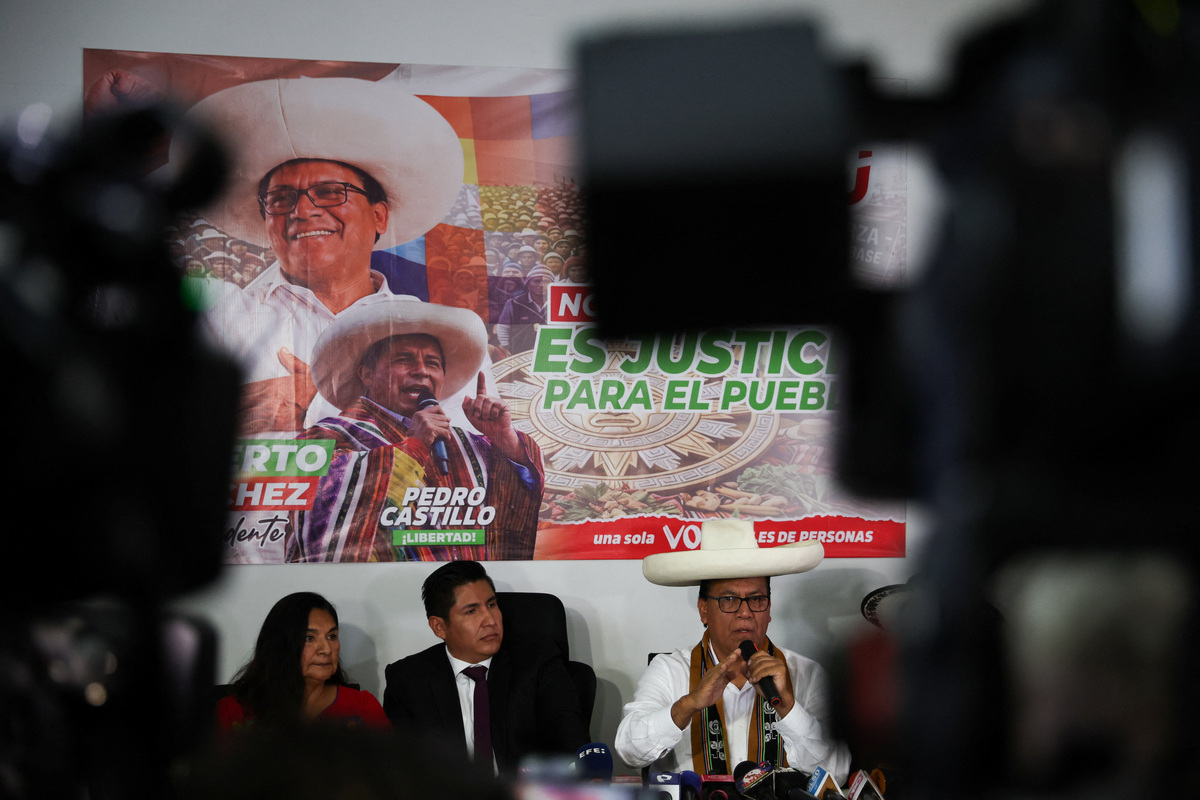 Peru's presidential candidate Roberto Sanchez addresses the media as Peru's electoral board reviews contested ballots from the June 7 runoff election between Sanchez and candidate Keiko Fujimori, in Lima, Peru June 18, 2026.  REUTERS/Alessandro Cinque