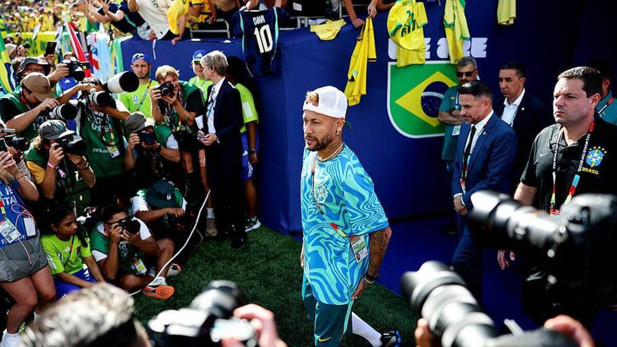  Neymar attracted much attention despite his place on the bench. | Dan Mullan/Getty Images 