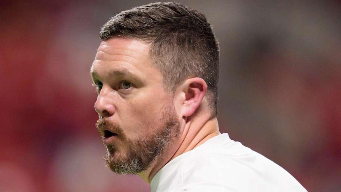  Oregon head coach Dan Lanning takes the field as the Oregon Ducks face the Indiana Hoosiers in the Peach Bowl on Jan. 9, 2026, at Mercedes-Benz Stadium in Atlanta, Georgia. | Ben Lonergan/The Register-Guard / USA TODAY NETWORK via Imagn Images 