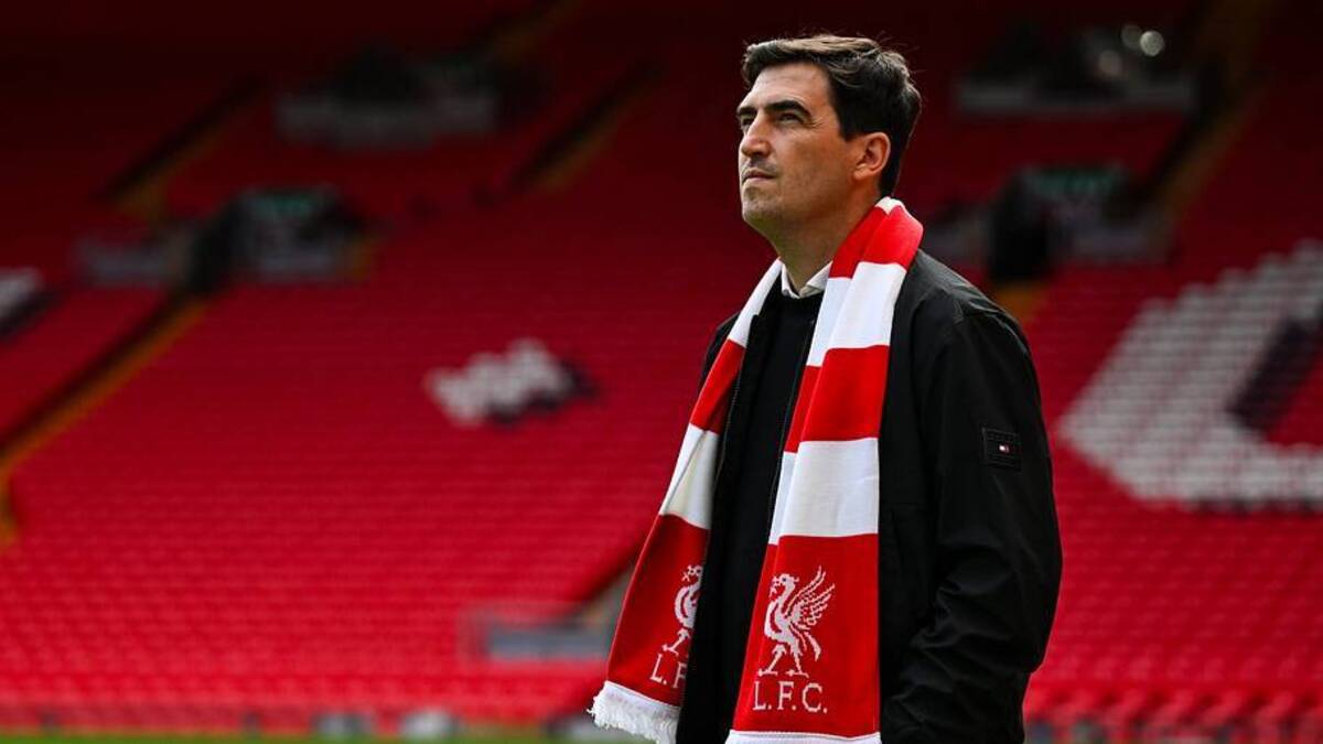  Andoni Iraola has options at his disposal. | Andrew Powell/Liverpool FC/Getty Images 
