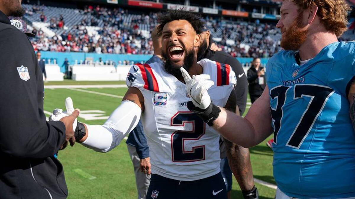  New England Patriots linebacker Harold Landry III (2) greets former teammates after their game against the New England Patriots at Nissan Stadium in Nashville, Tenn., Sunday, Oct. 19, 2025. The Patriots beat the Titans 31-13. | Denny Simmons / The Tennessean / USA TODAY NETWORK via Imagn Images 