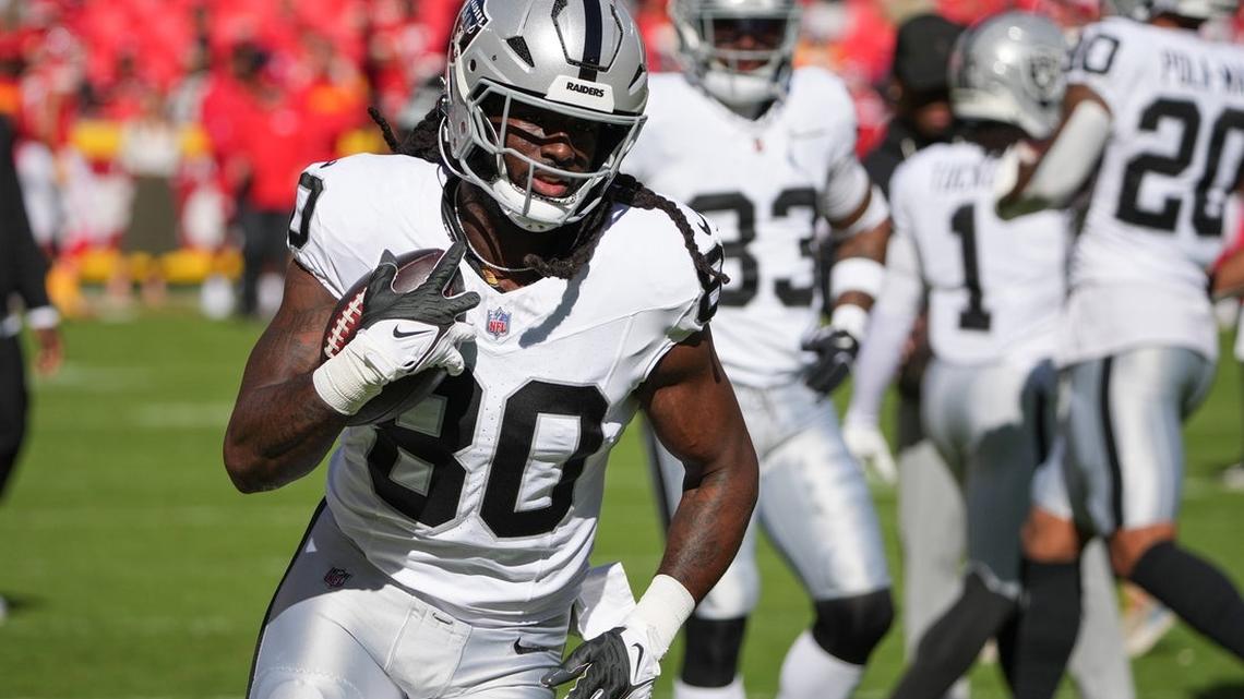 Report: Raiders bringing back TE Ian Thomas