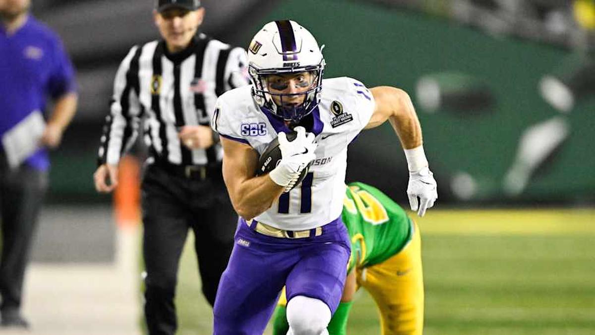  Dec 20, 2025; Eugene, OR, USA; James Madison Dukes wide receiver Nick Degennaro (11) runs after making a catch to score a touchdown during the third quarter against the Oregon Ducks at Autzen Stadium. Mandatory Credit: Troy Wayrynen-Imagn Images | Troy Wayrynen-Imagn Images 