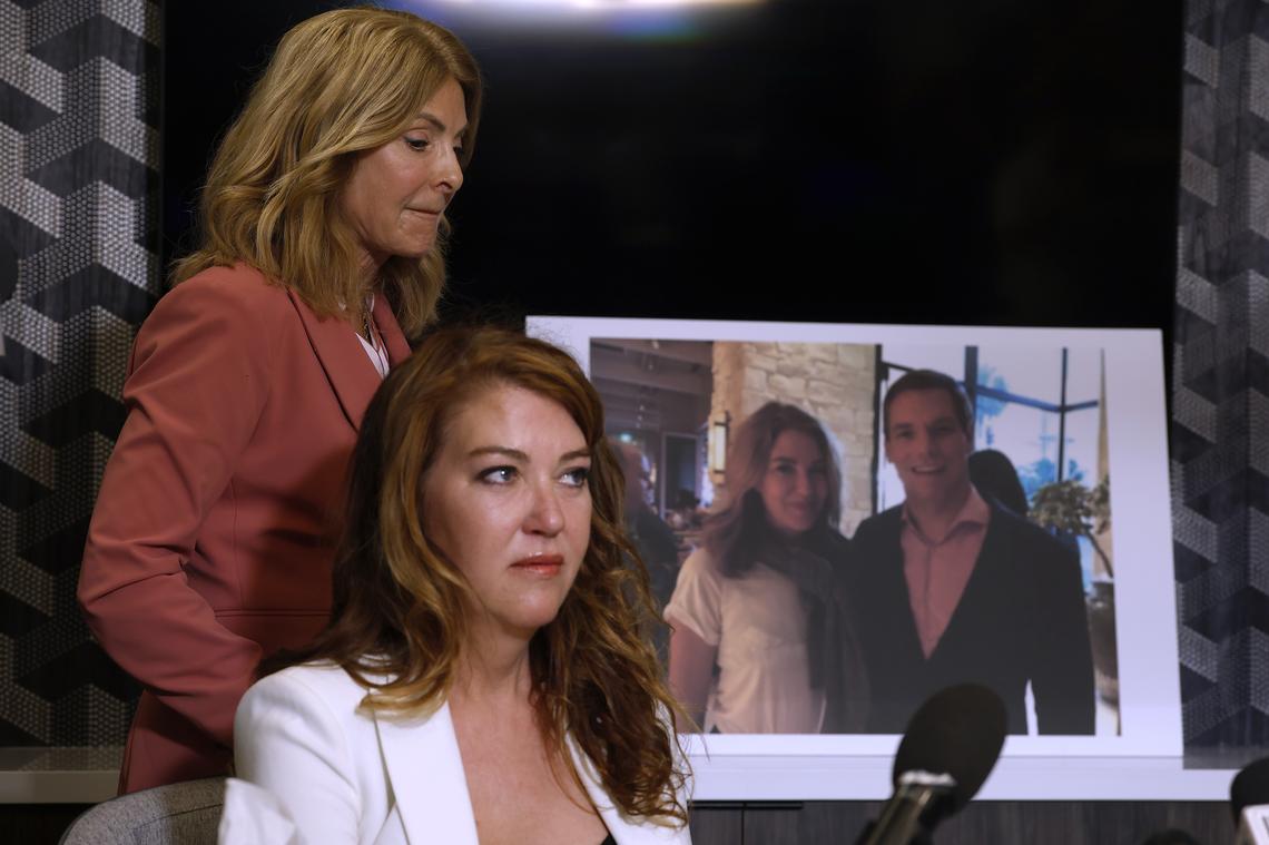  Attorney Lisa Bloom (L) with her client Lonna Drewes during a press conference in which Drewes accused Representative Eric Swalwell of sexual assault, on April 14, 2026. 