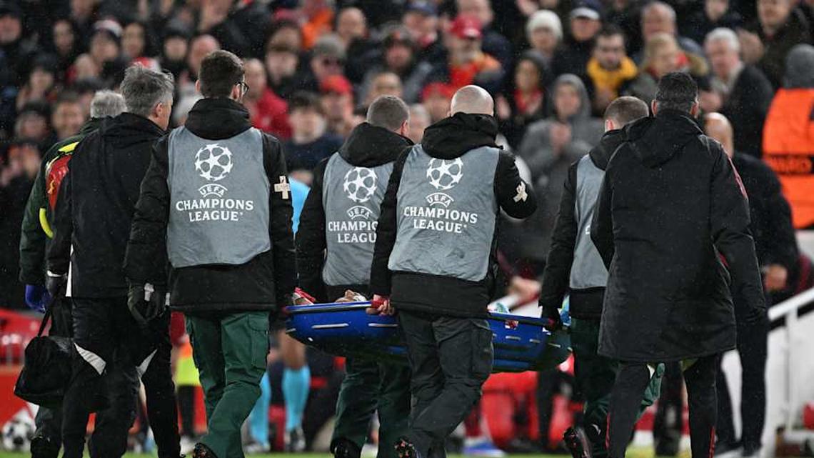  Ekitiké left the field on a stretcher. | Liverpool FC/Getty Images 