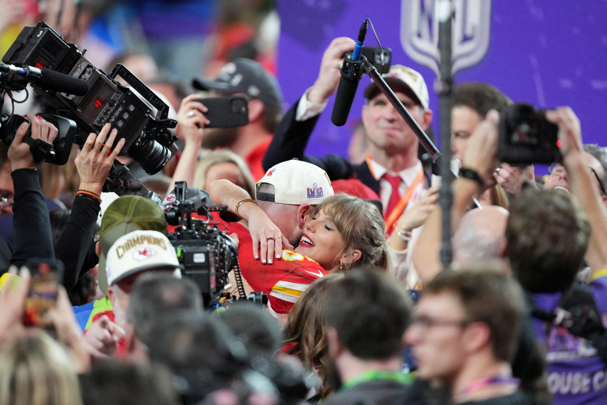 FILE PHOTO: Feb 11, 2024; Paradise, Nevada, USA; Kansas City Chiefs tight end Travis Kelce (87) hugs recording artist Taylor Swift after winning Super Bowl LVIII against the San Francisco 49ers at Allegiant Stadium. Mandatory Credit: Kyle Terada-USA TODAY Sports/File Photo