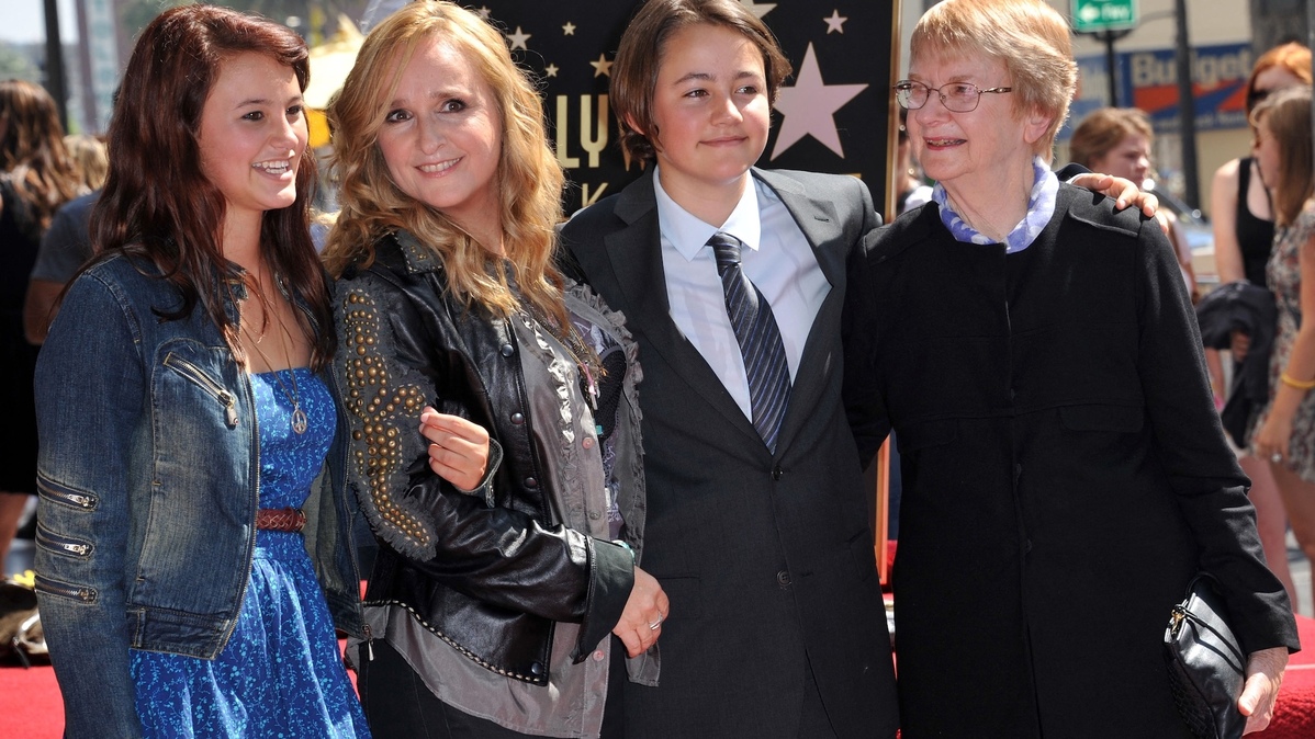 This photo taken on September 27, 2011 shows singer Melissa Etheridge (2nd L) posing with her son Beckett (2nd R), daughter Bailey and mother Edna during her Walk of Fame ceremony held at the Hard Rock cafe in Hollywood. Beckett Cypher, the singer's son with former partner Julie Cypher, has died at the age of 21. A Tweet sent on May 13, 2020 from Melissa Etheridge's official account reads: "We're sad to inform you that Melissa's son Beckett passed away and there will not be a Concerts From Home show today. -#TeamME" (Photo by Chris DELMAS / AFP)