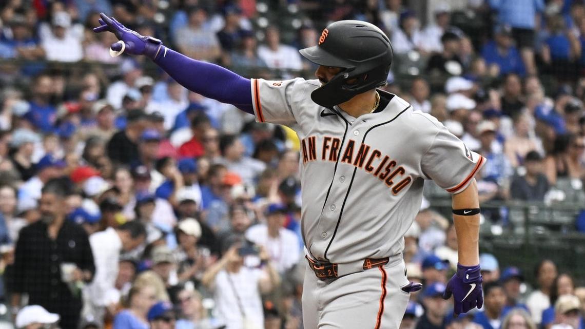 Giants bash seven home runs to crush Cubs 